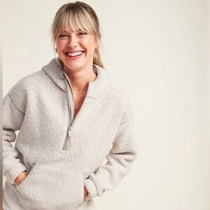 old navy🧸Cozy Teddy Sherpa Half-Zip Tunic Hoodie
color Cream Moon
Front pocket